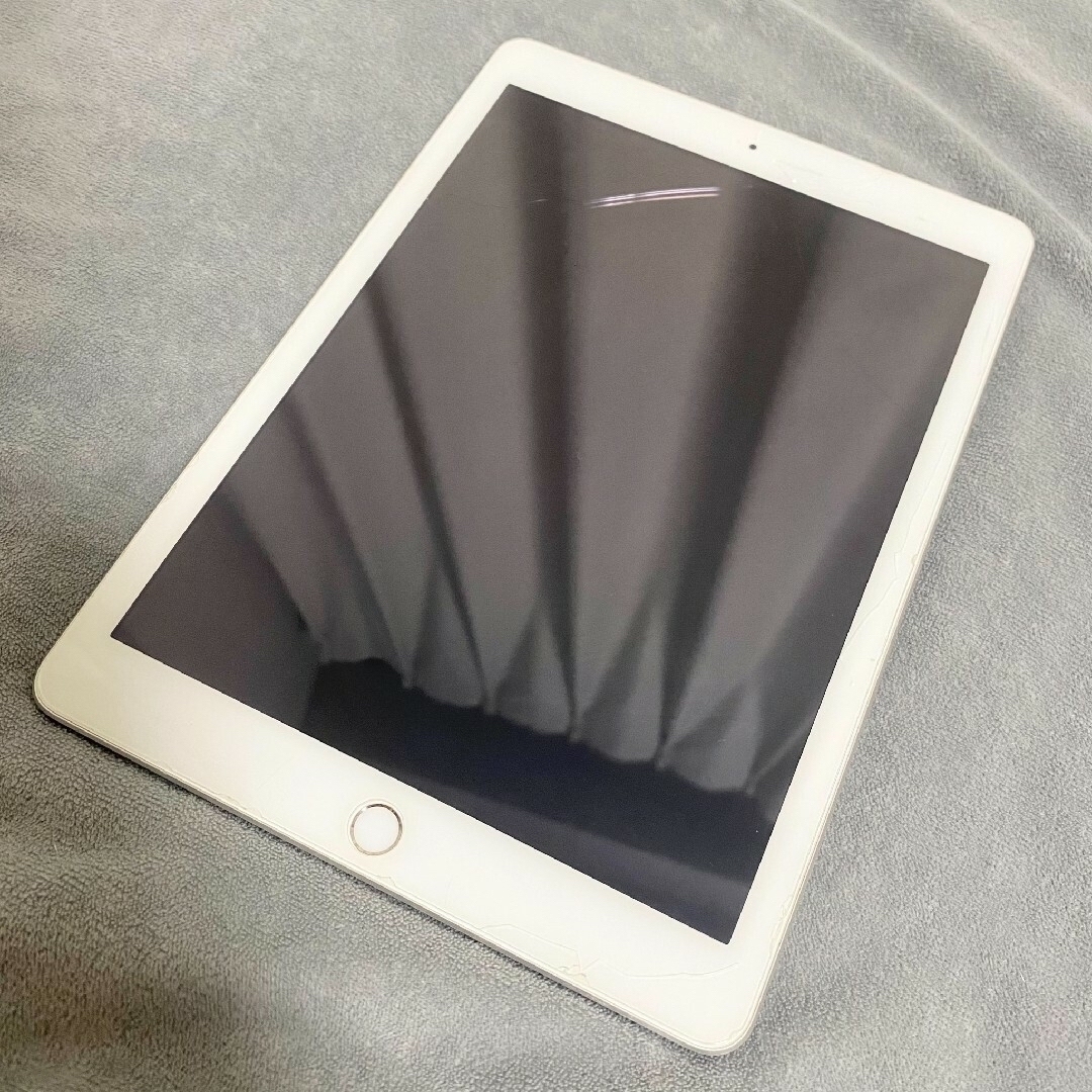 iPad 第五世代 32GB シルバー ジャンク品 | フリマアプリ ラクマ