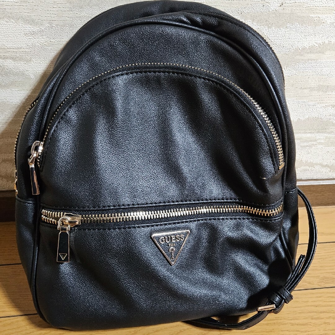 新品　未使用　GUESS リュック　ニット帽　セット