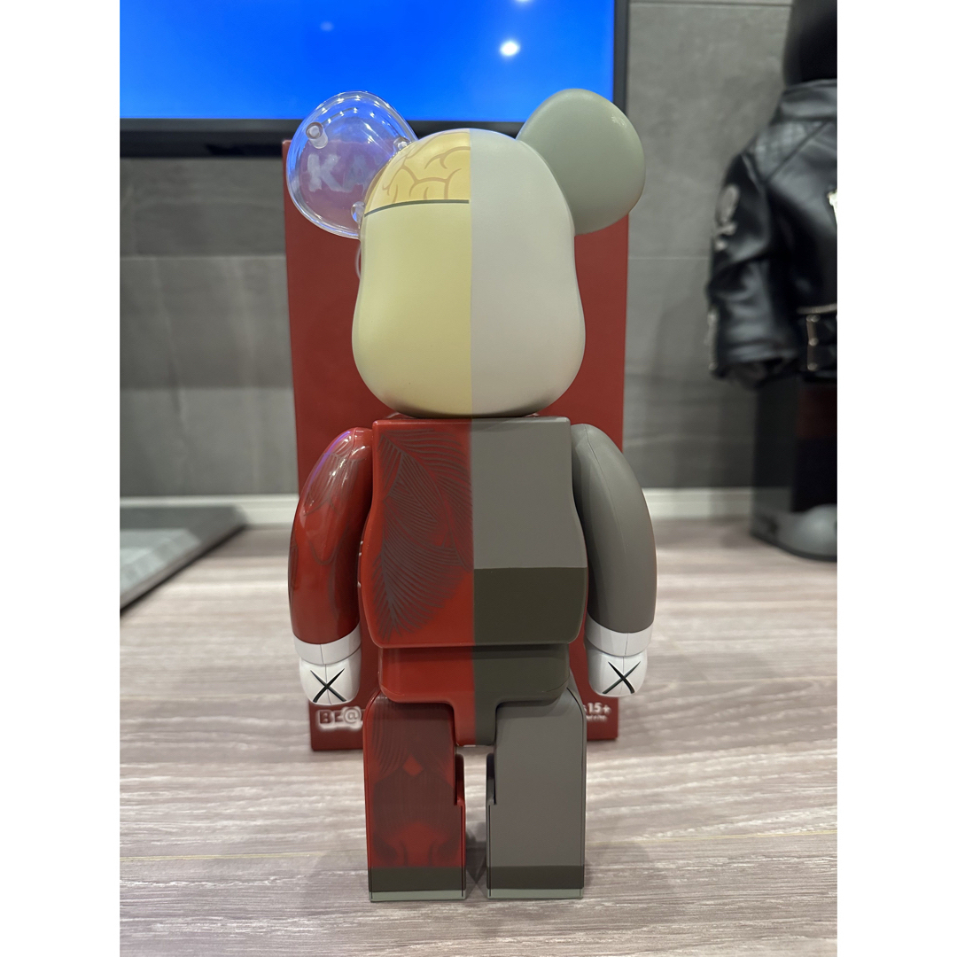 カウズ　KAWS BE@RBRIK  人体模型 400% ベアブリック