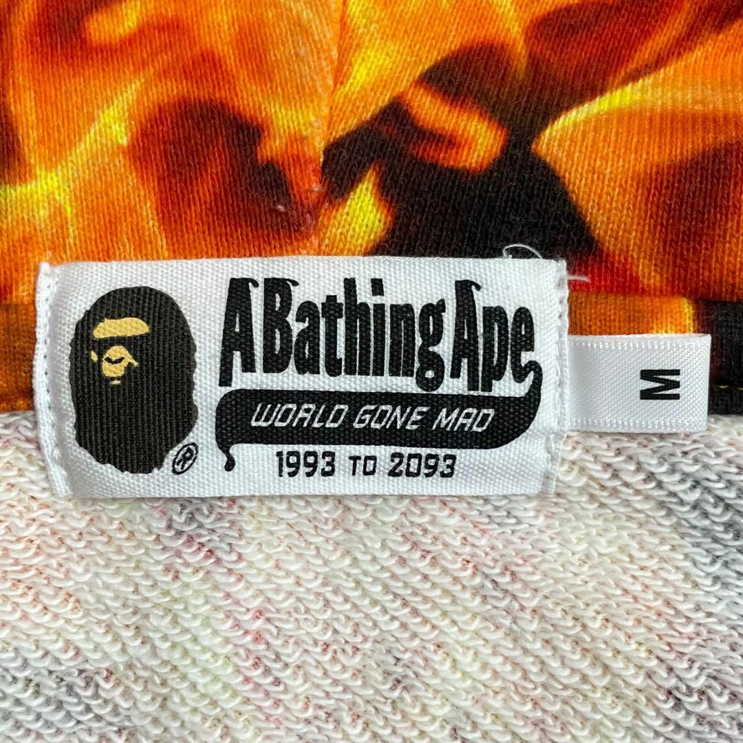 A BATHING APE(アベイシングエイプ)の【超即完売モデル】アベイシングエイプ　フルジップパーカー　ファイヤーパターン メンズのトップス(パーカー)の商品写真