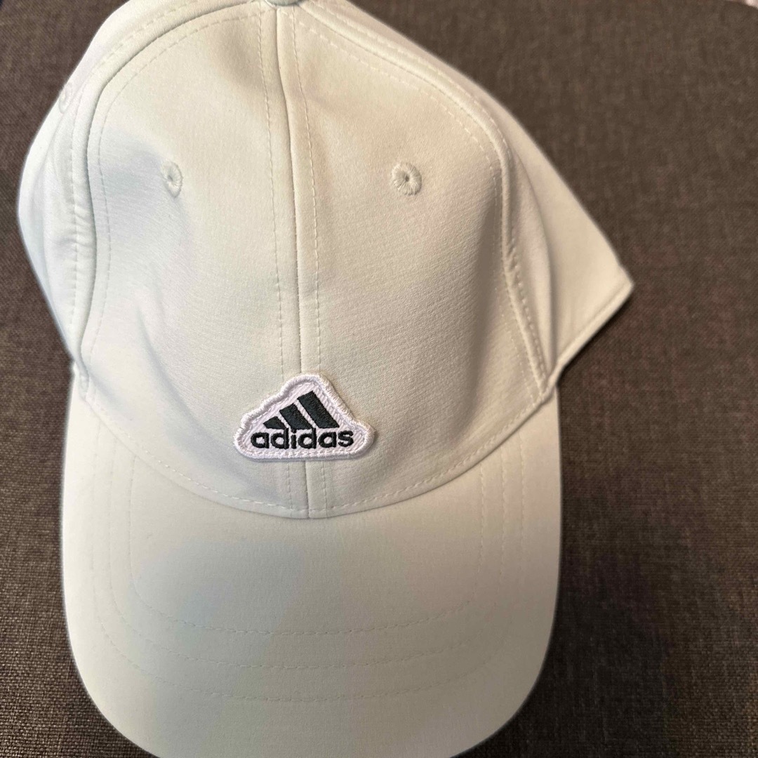 adidas(アディダス)の新品　アディダス　ゴルフ帽子 スポーツ/アウトドアのゴルフ(ウエア)の商品写真