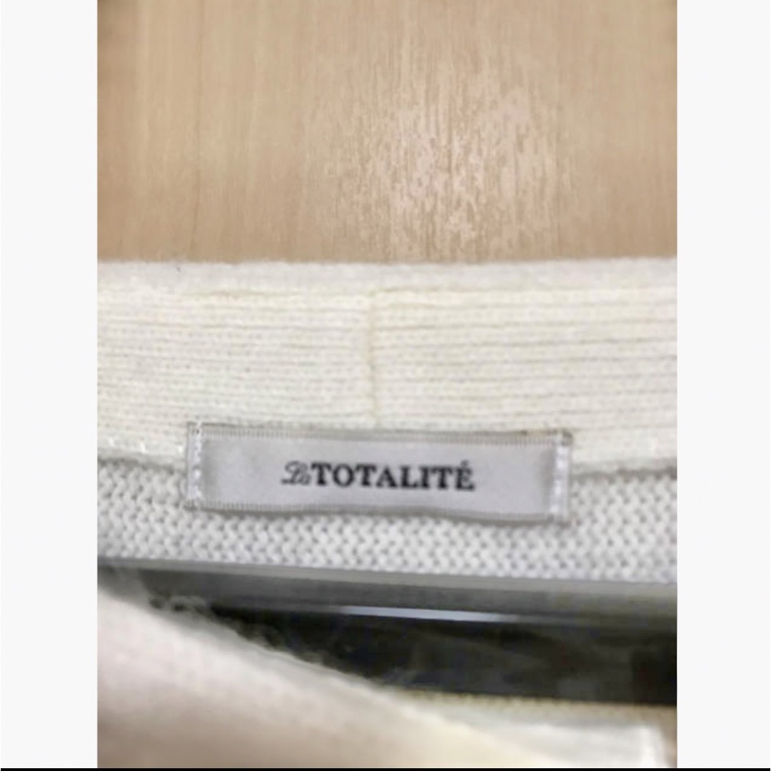 La TOTALITE(ラトータリテ)のラトータリテ　ニット　セーター　ホワイト レディースのトップス(ニット/セーター)の商品写真