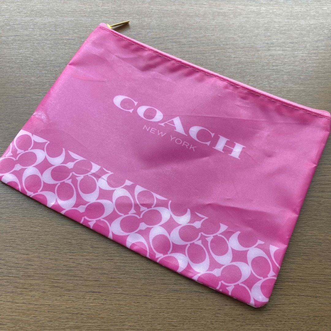 COACH(コーチ)のかんぽ生命ノベルティ　COACHオリジナルポーチ エンタメ/ホビーのコレクション(ノベルティグッズ)の商品写真