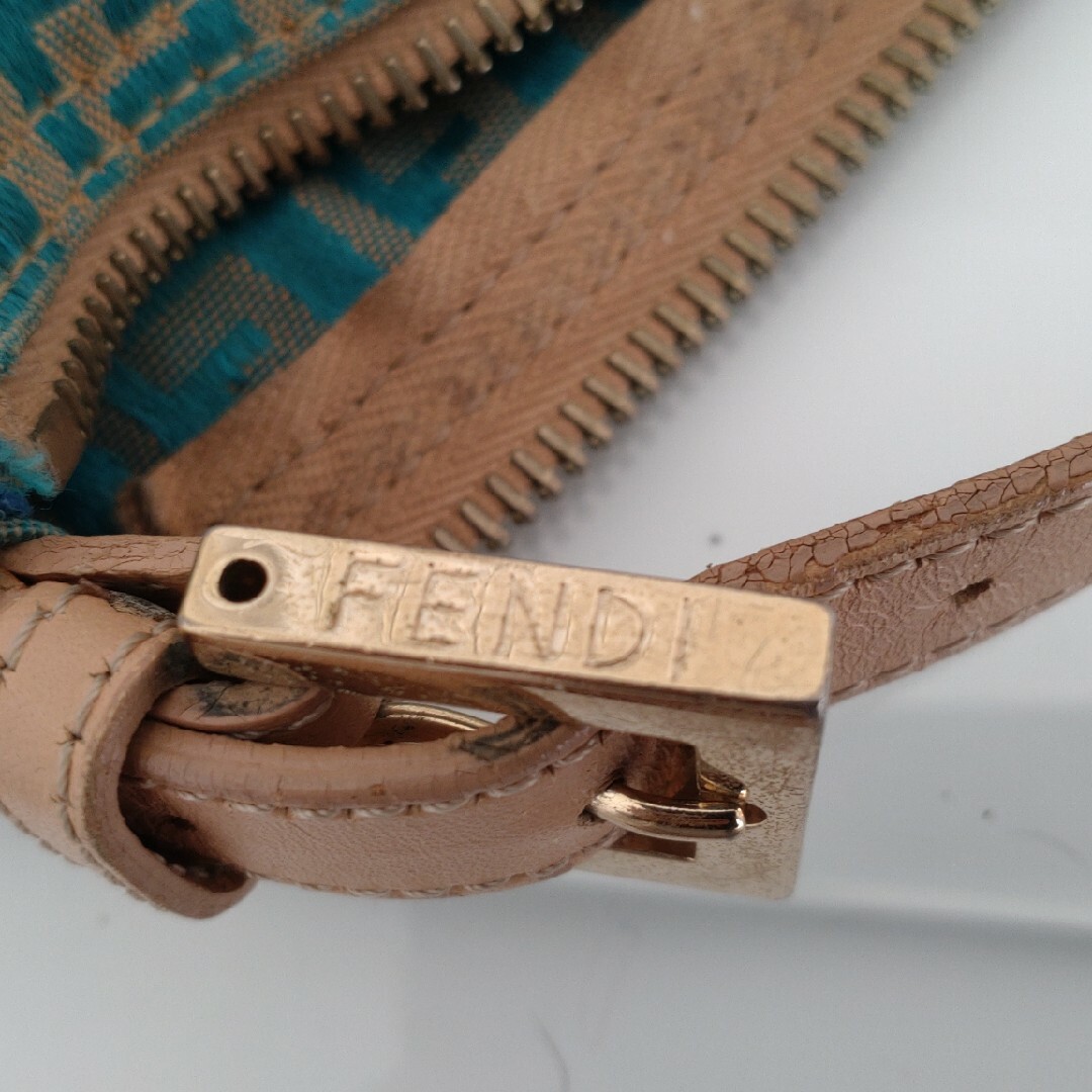 FENDI(フェンディ)のちょい使いに便利！FENDIのミニバッグ レディースのバッグ(ハンドバッグ)の商品写真