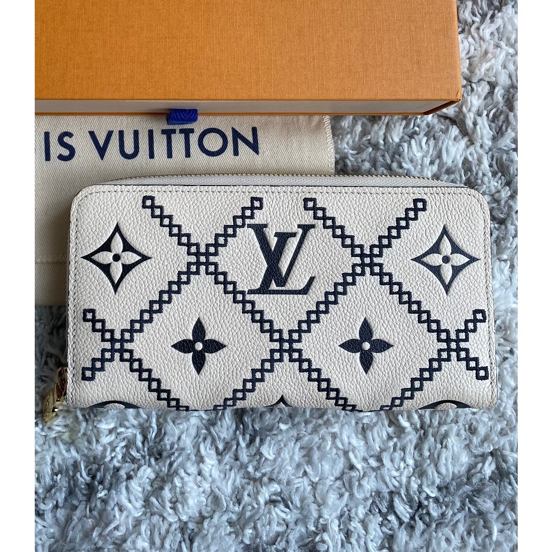 LOUIS VUITTON(ルイヴィトン)のヴィトン　ブロデリー　ジッピーウォレット　 レディースのファッション小物(財布)の商品写真