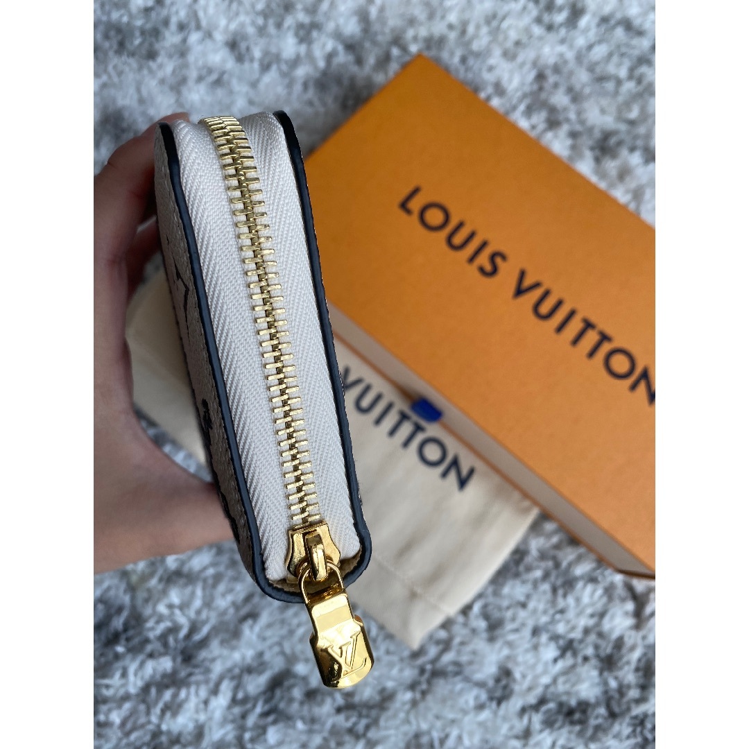 LOUIS VUITTON(ルイヴィトン)のヴィトン　ブロデリー　ジッピーウォレット　 レディースのファッション小物(財布)の商品写真