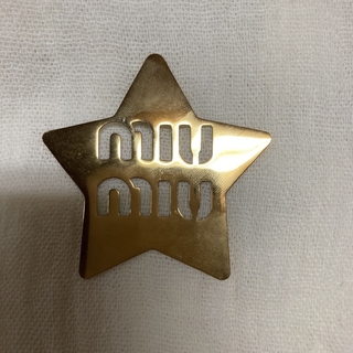 miumiu - MIUMIU ブローチ チャーム 新品の通販 by momo's shop ...