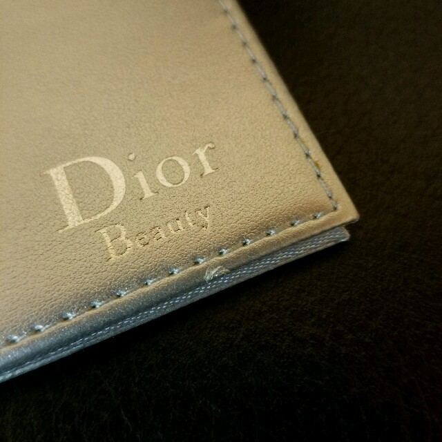 Dior(ディオール)の新品♥未使用　ディオール携帯ミラー、ケース付き レディースのファッション小物(その他)の商品写真