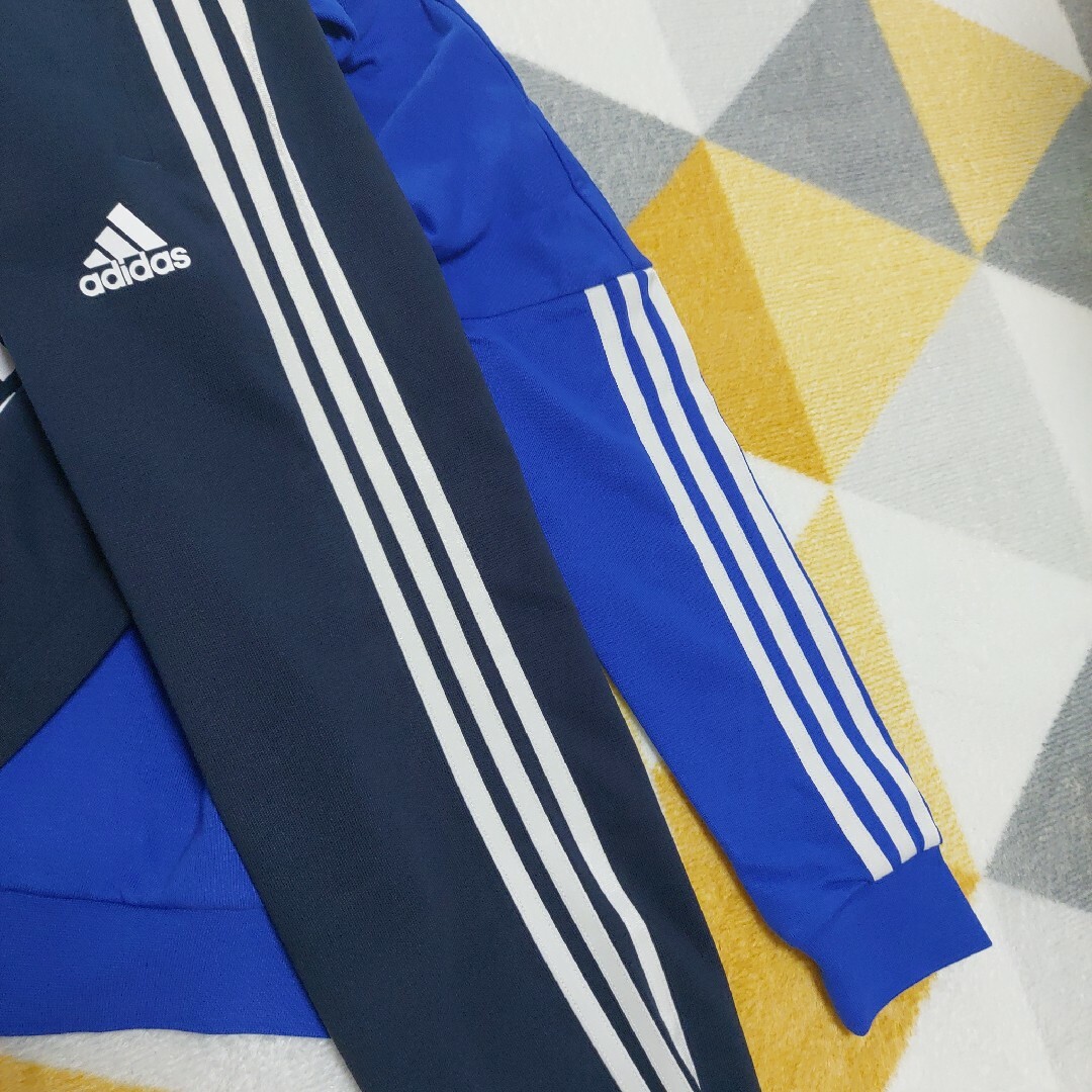 adidas(アディダス)の値上げ‼️新品、未使用)アディダスセットアップ140 キッズ/ベビー/マタニティのキッズ服男の子用(90cm~)(その他)の商品写真