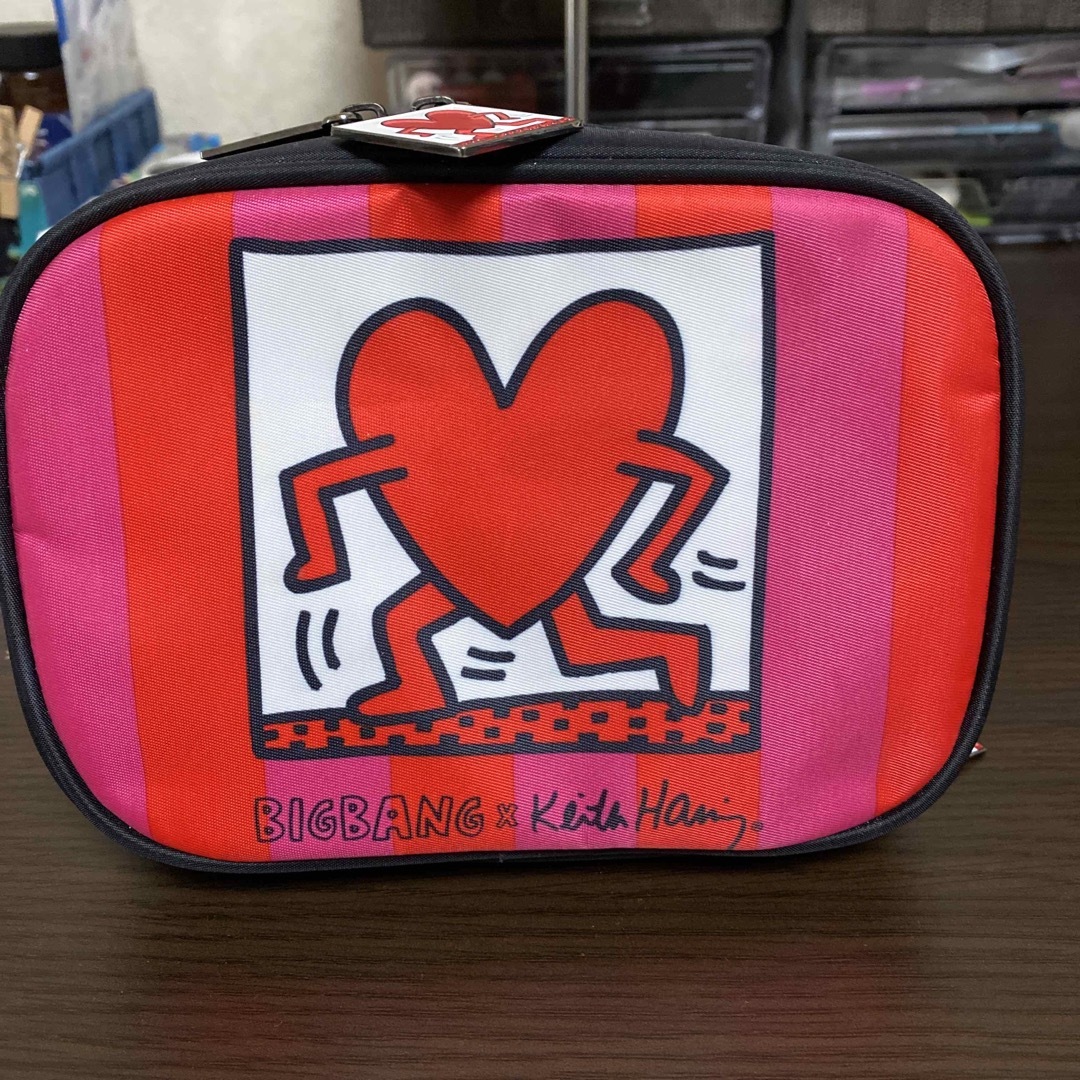 KEITH HARING(キースヘリング)のキースヘリング　ポーチ　BIGBANG レディースのファッション小物(ポーチ)の商品写真