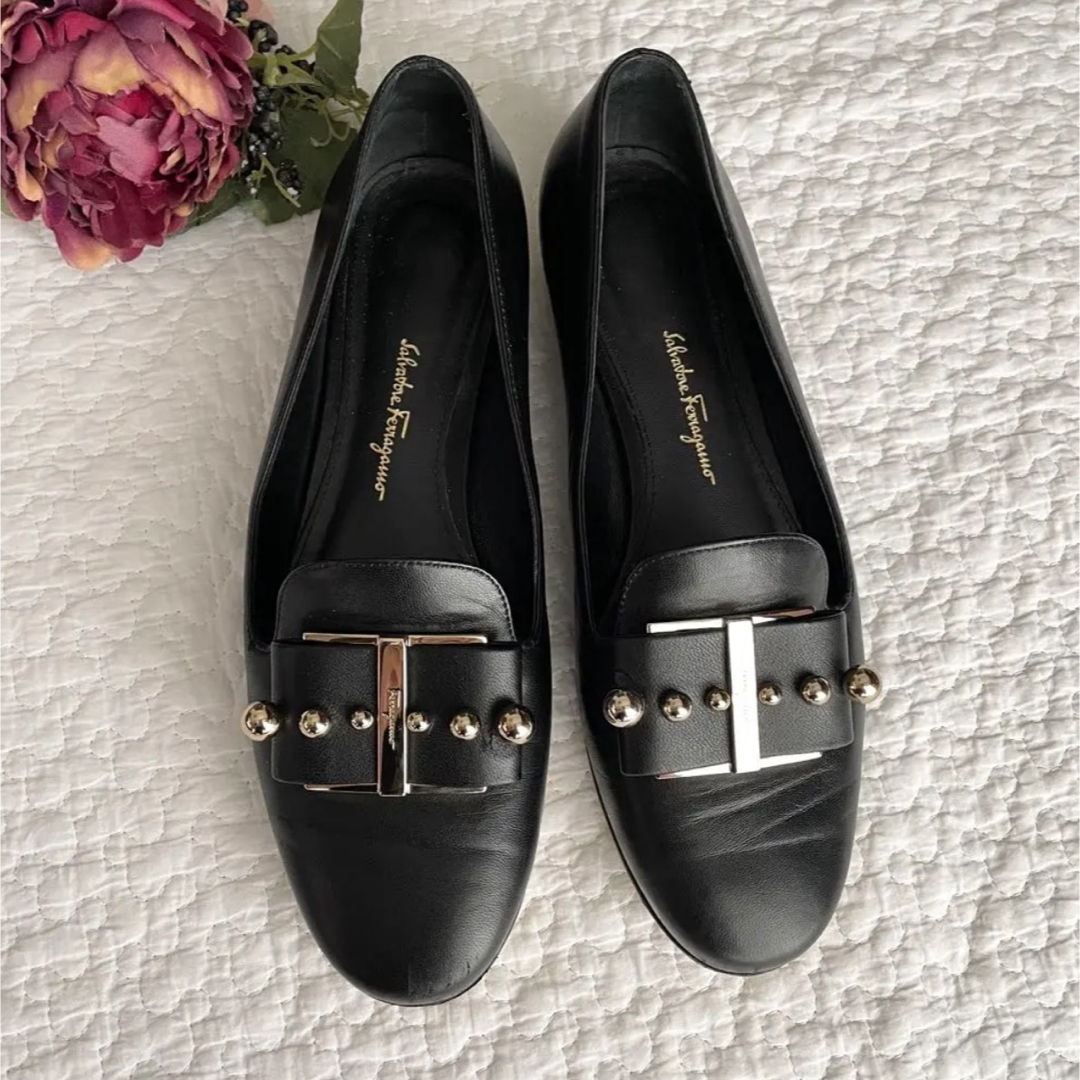 フェラガモ SARNO フラワーヒールスタッズ