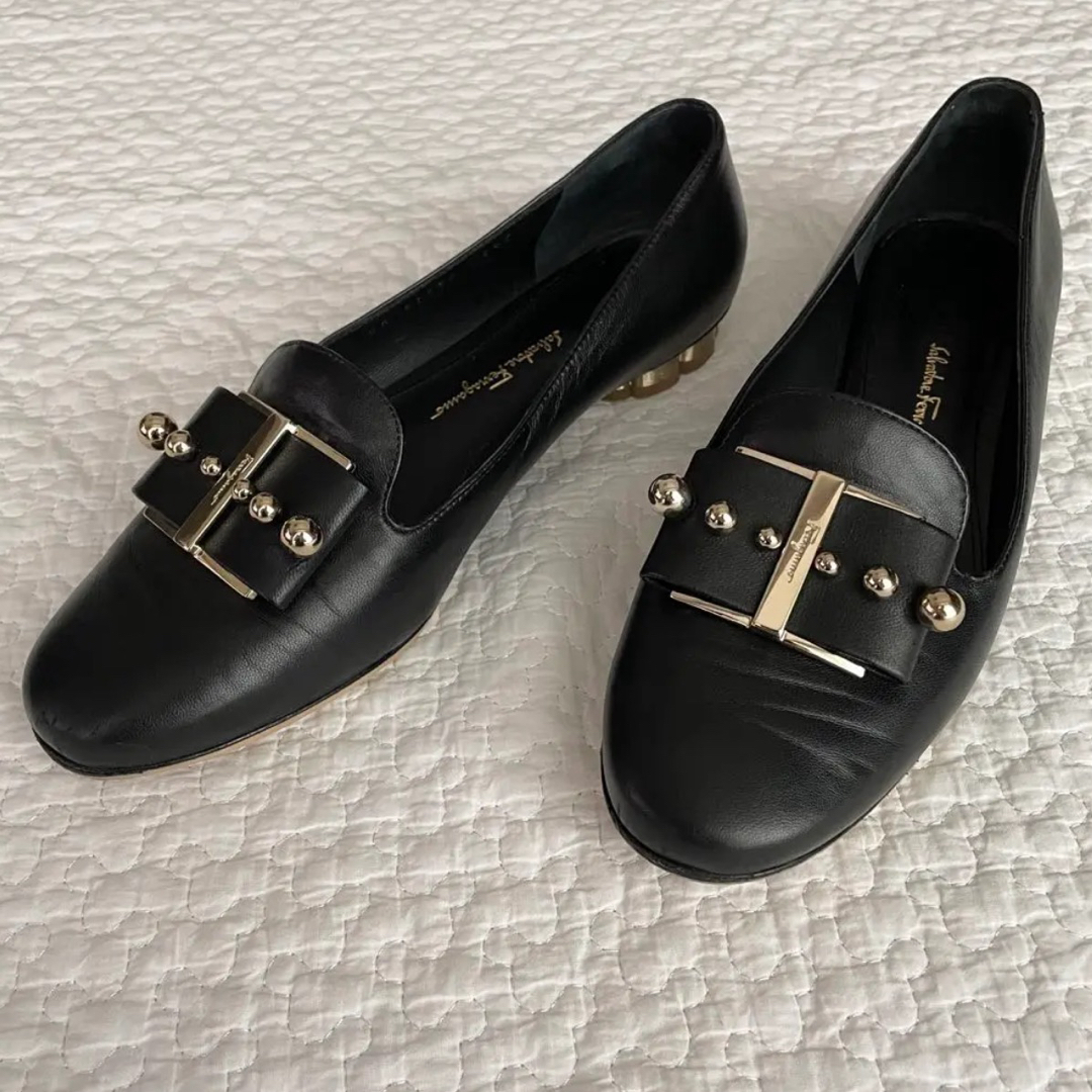 フェラガモ SARNO フラワーヒールスタッズ