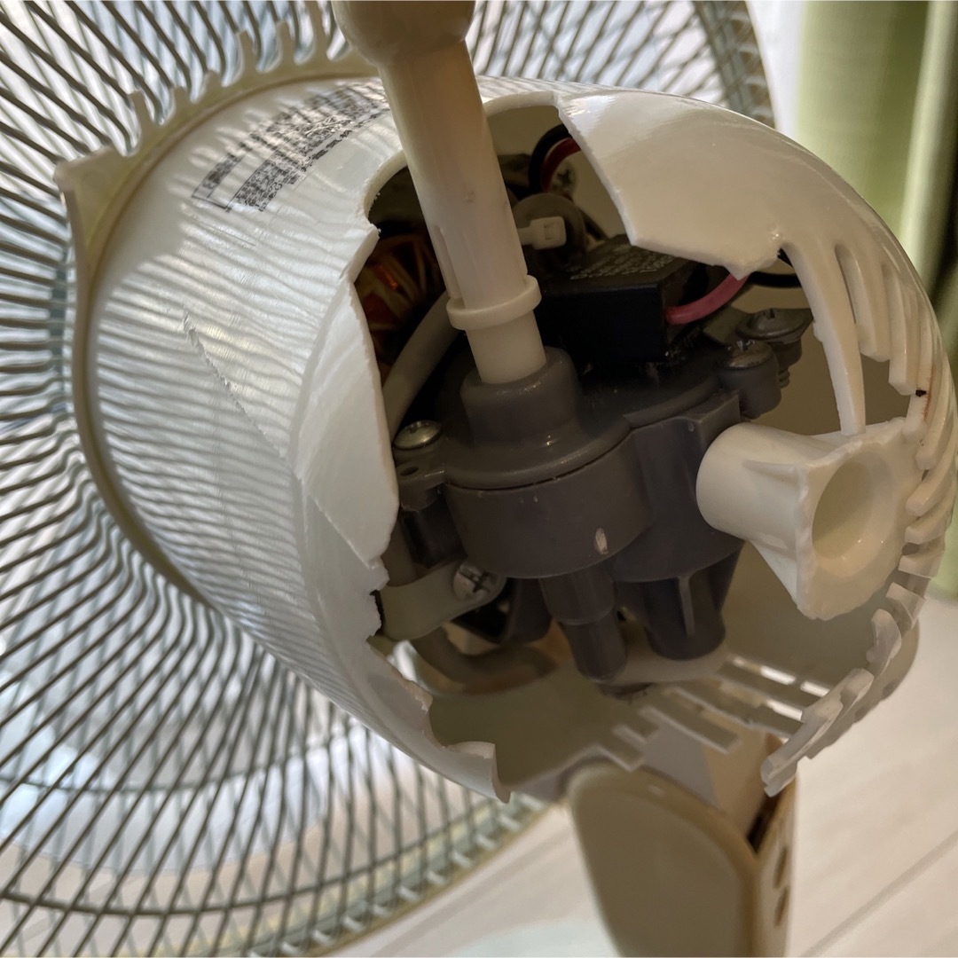 abitelax  扇風機　ジャンク品　首振り扇風機　リビング扇風機 スマホ/家電/カメラの冷暖房/空調(扇風機)の商品写真