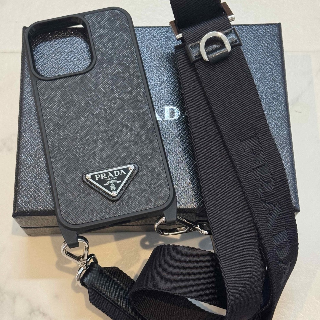 PRADA(プラダ)の専用　PRADA サフィアーノレザー iPhone 13Pro用カバー スマホ/家電/カメラのスマホアクセサリー(iPhoneケース)の商品写真