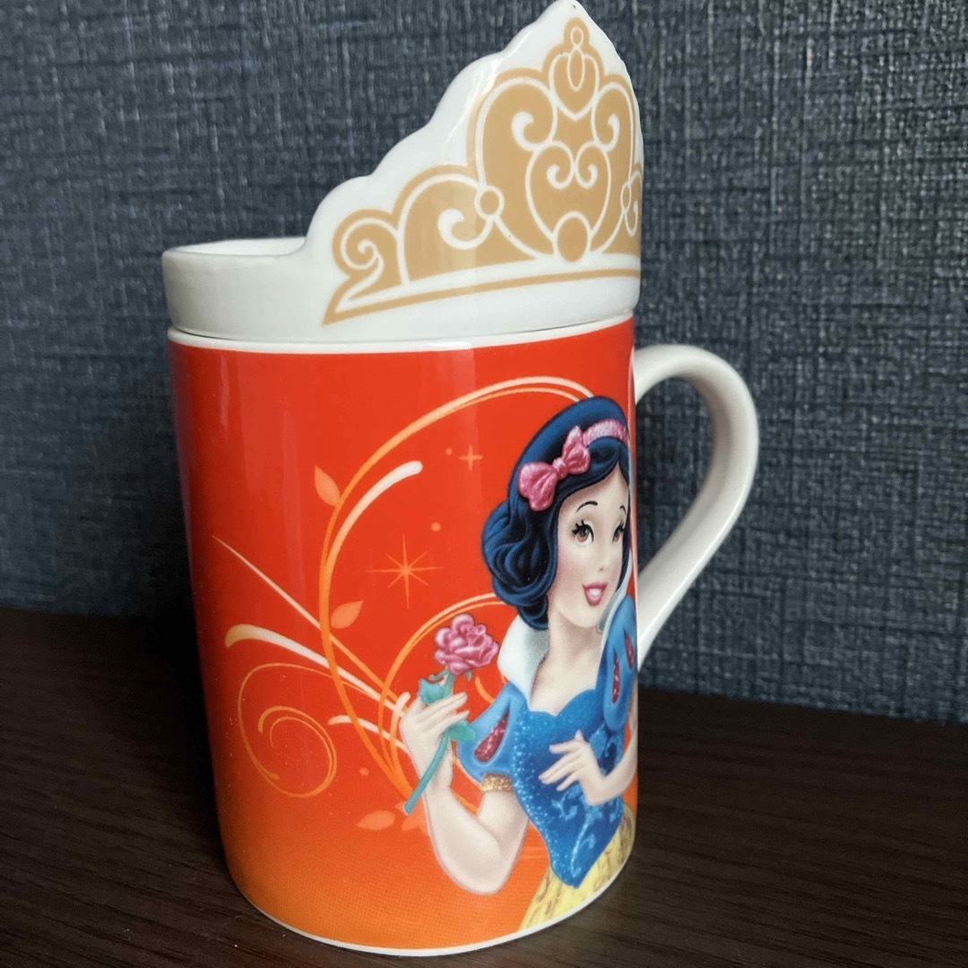 白雪姫(シラユキヒメ)のDisney 【白雪姫】 蓋付き マグカップ 220ml インテリア/住まい/日用品のキッチン/食器(グラス/カップ)の商品写真