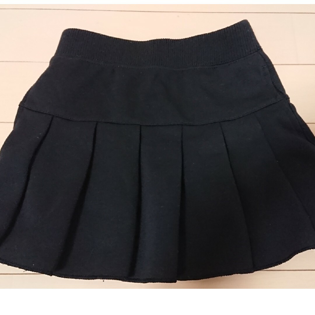 UNIQLO(ユニクロ)のUNIQLO 女児 黒 スカート キッズ/ベビー/マタニティのキッズ服女の子用(90cm~)(スカート)の商品写真