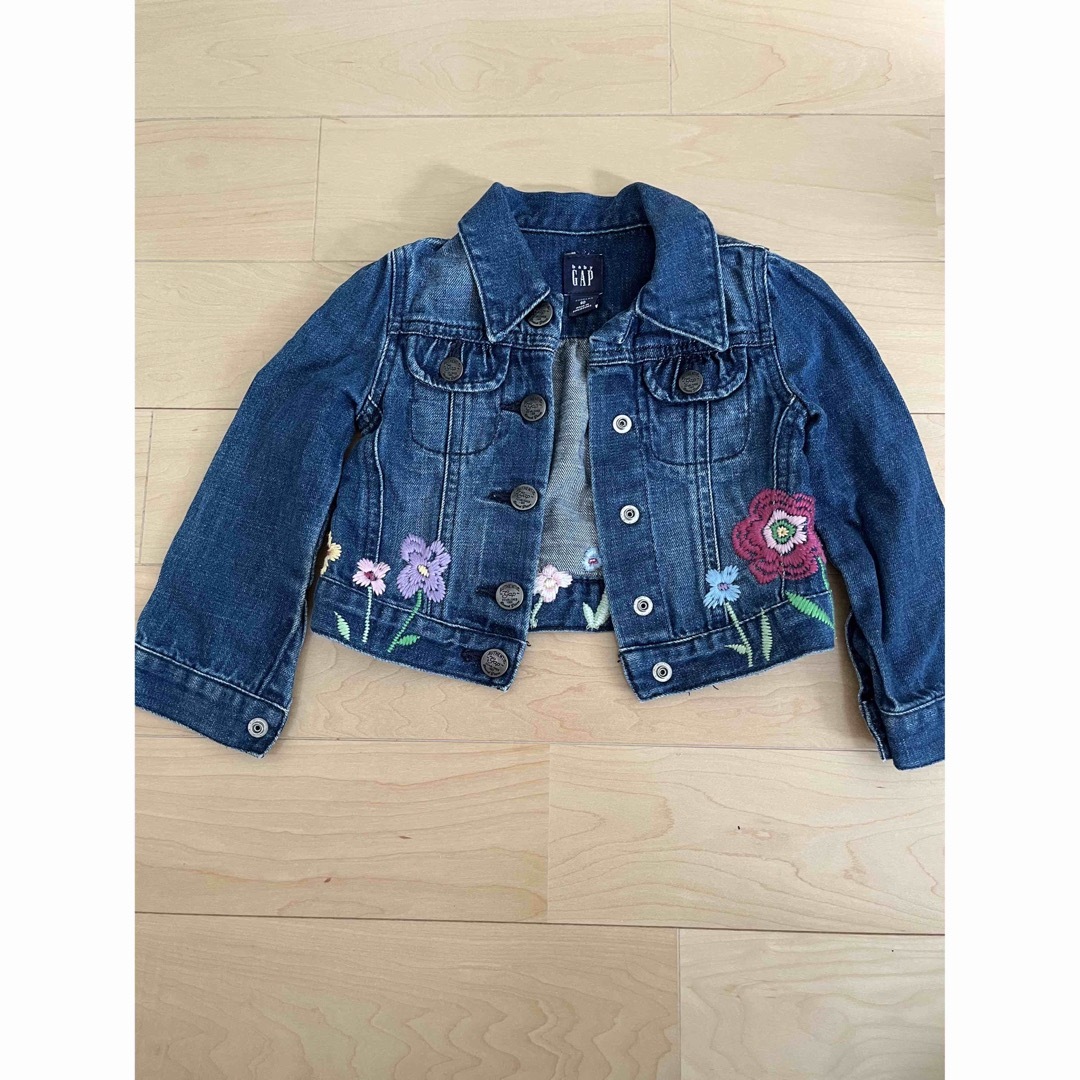 babyGAP(ベビーギャップ)のgapデニムジャケット　キッズ90 女の子用 キッズ/ベビー/マタニティのキッズ服女の子用(90cm~)(ジャケット/上着)の商品写真