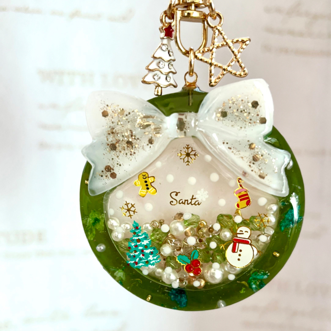 レジン クリスマス シェイカー シャカシャカ キーホルダー ホワイトリボンの通販 by Ibuharu's shop ｜ラクマ