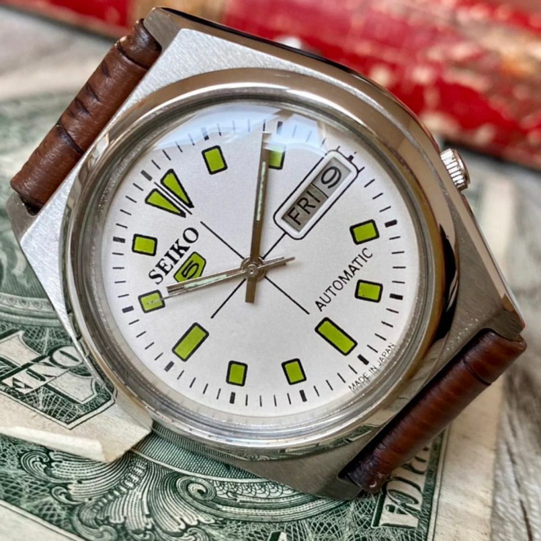【レトロなデザイン】セイコー5 メンズ腕時計 ホワイト 自動巻き ヴィンテージ