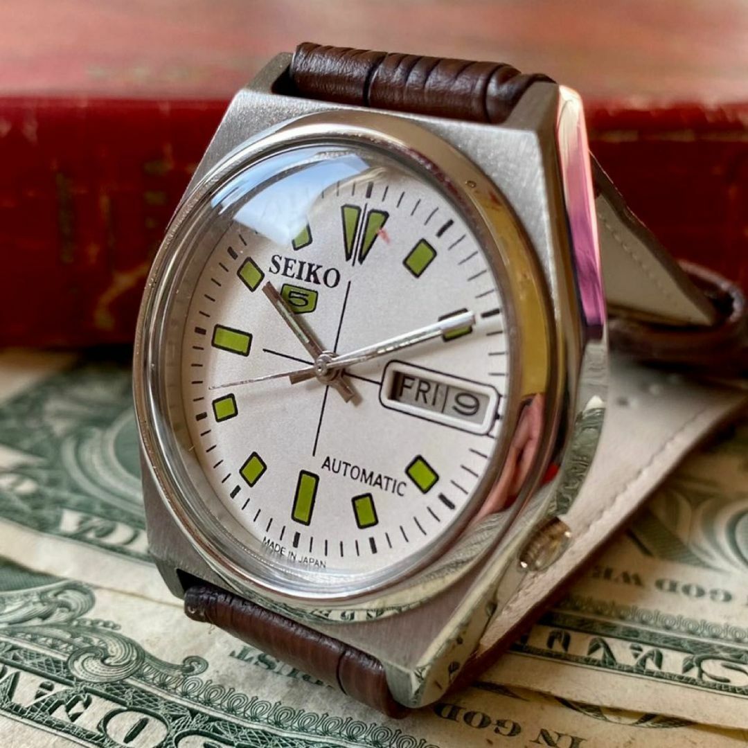 【レトロな雰囲気】セイコー5 メンズ腕時計 ホワイト 自動巻き ヴィンテージ