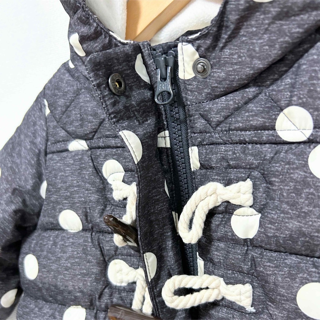 babyGAP(ベビーギャップ)のベビーギャップ 90 ドット柄中綿アウター ジャケット ダークグレー キッズ/ベビー/マタニティのキッズ服男の子用(90cm~)(ジャケット/上着)の商品写真