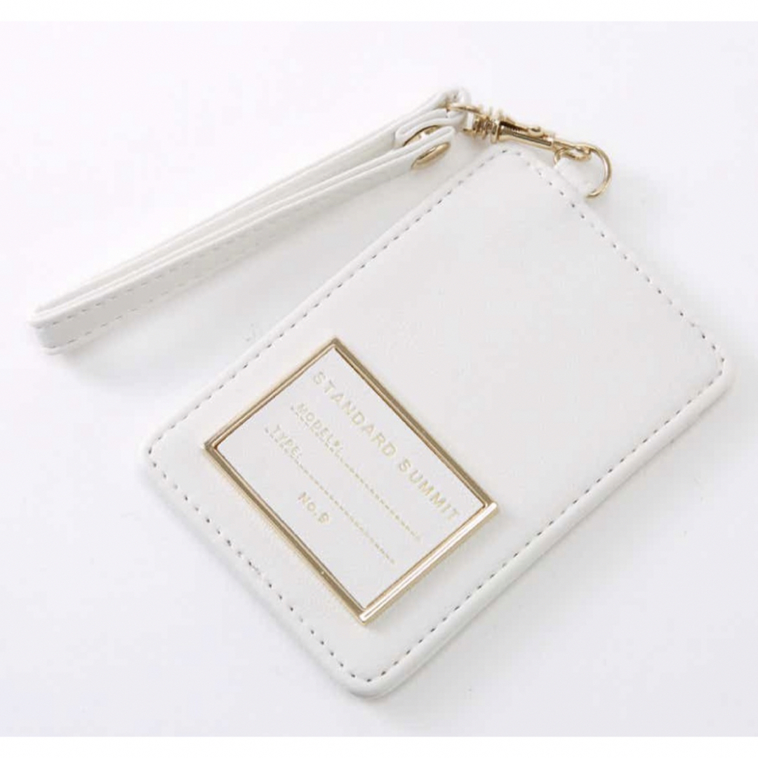 パスケース  シンプル ホワイト  白 レディースのファッション小物(パスケース/IDカードホルダー)の商品写真