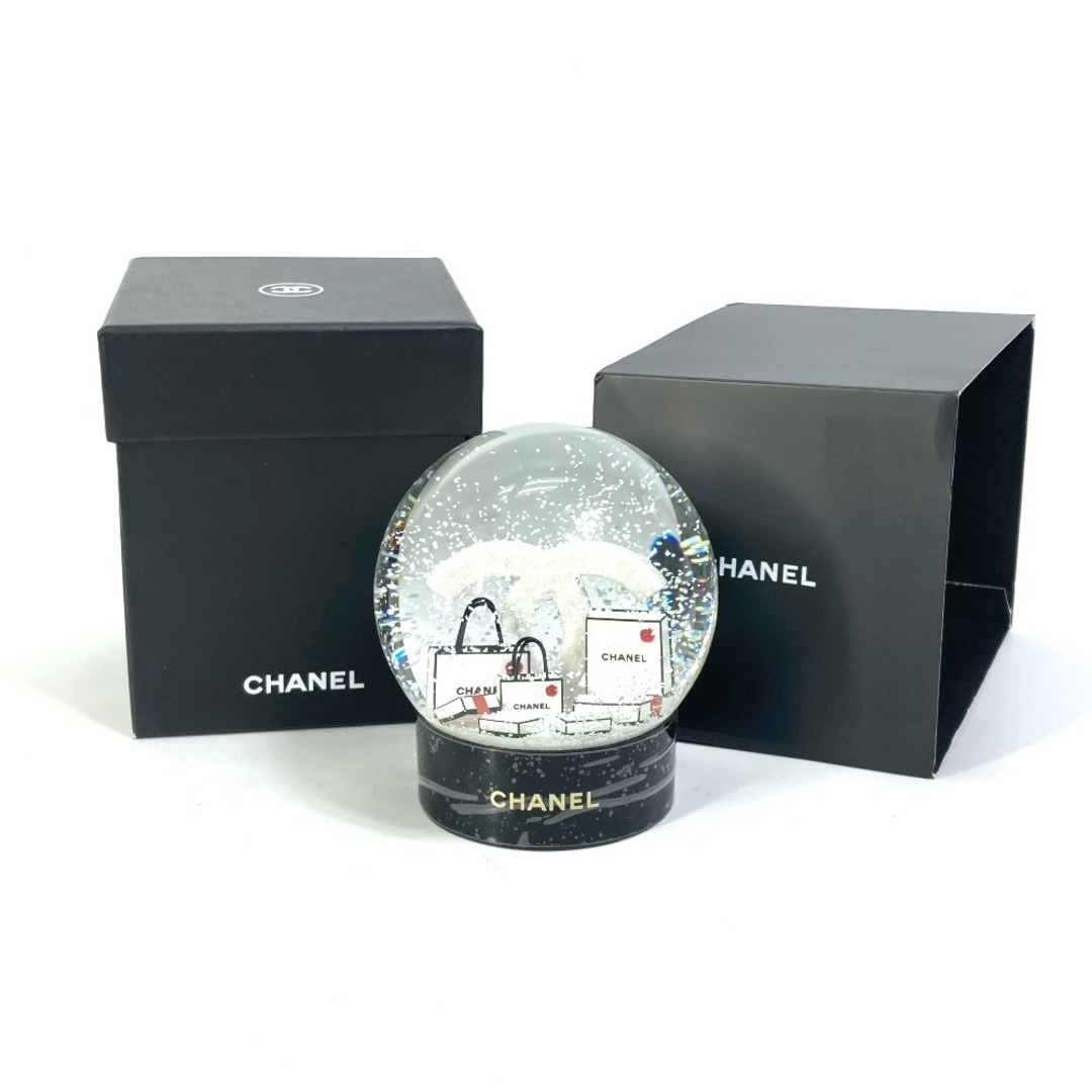 CHANEL(シャネル)のシャネル CHANEL ショッピングバッグ ショッパー ココマーク CC 2019年限定 ノベルティ ラージサイズ スノードーム ガラス ホワイト 未使用 エンタメ/ホビーの美術品/アンティーク(彫刻/オブジェ)の商品写真