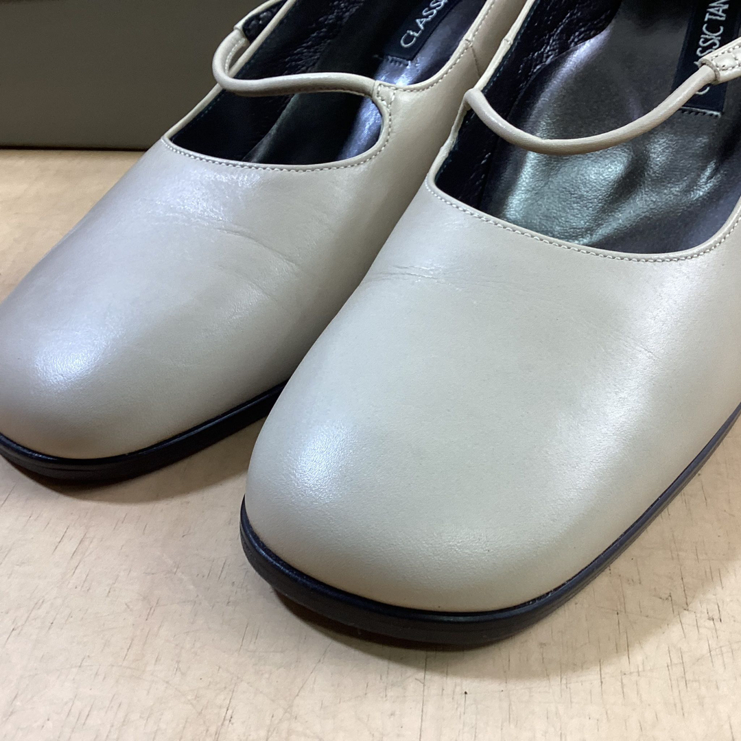 Classic Tangrnt ベージュパンプス　24cm（0211K-138） レディースの靴/シューズ(ハイヒール/パンプス)の商品写真