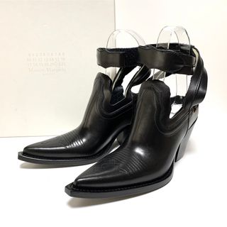 マルタンマルジェラ(Maison Martin Margiela)の未使用 メゾンマルジェラ アンクル ストラップ レザー ブーティ 黒 イタリア製(ブーツ)