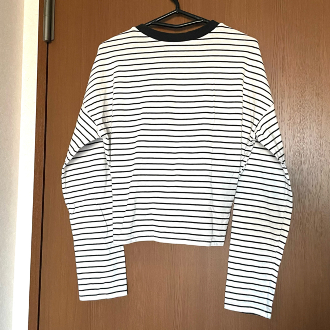 FOREVER 21(フォーエバートゥエンティーワン)の⭐️売り切り⭐️️【美品】FOREVER21 ショート丈 長袖 Tシャツ レディースのトップス(Tシャツ(長袖/七分))の商品写真