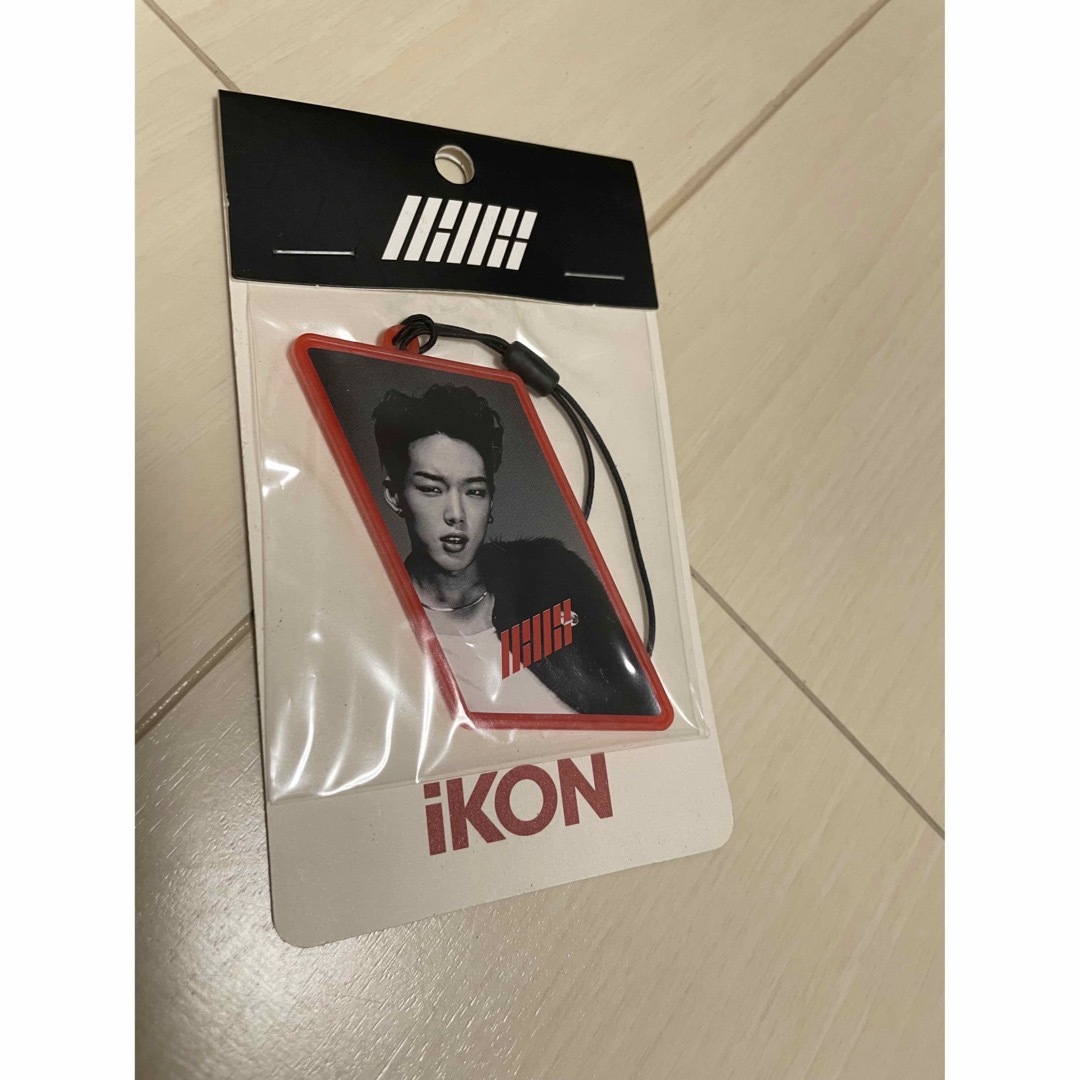 iKON(アイコン)の新品未開封　iKON BOBBY キーホルダー2点セット エンタメ/ホビーのタレントグッズ(アイドルグッズ)の商品写真