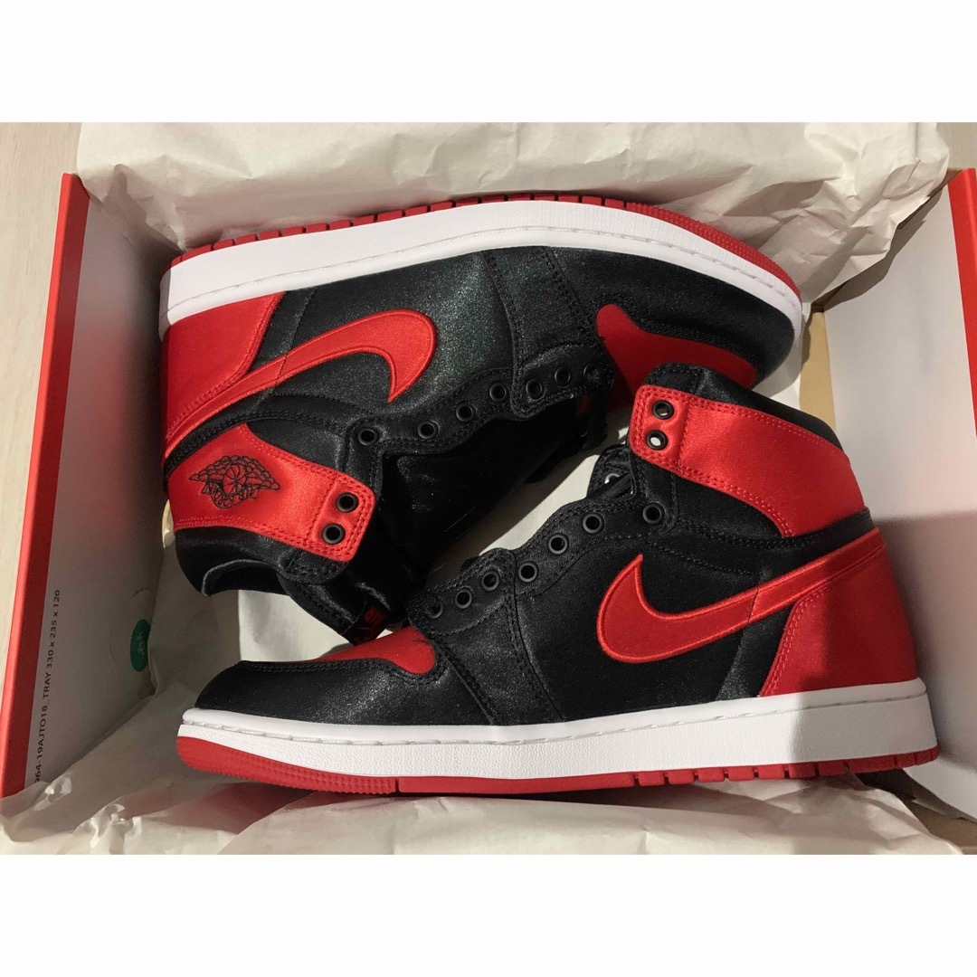 NIKE WMNS AIR JORDAN 1 HIGH OG 23.5