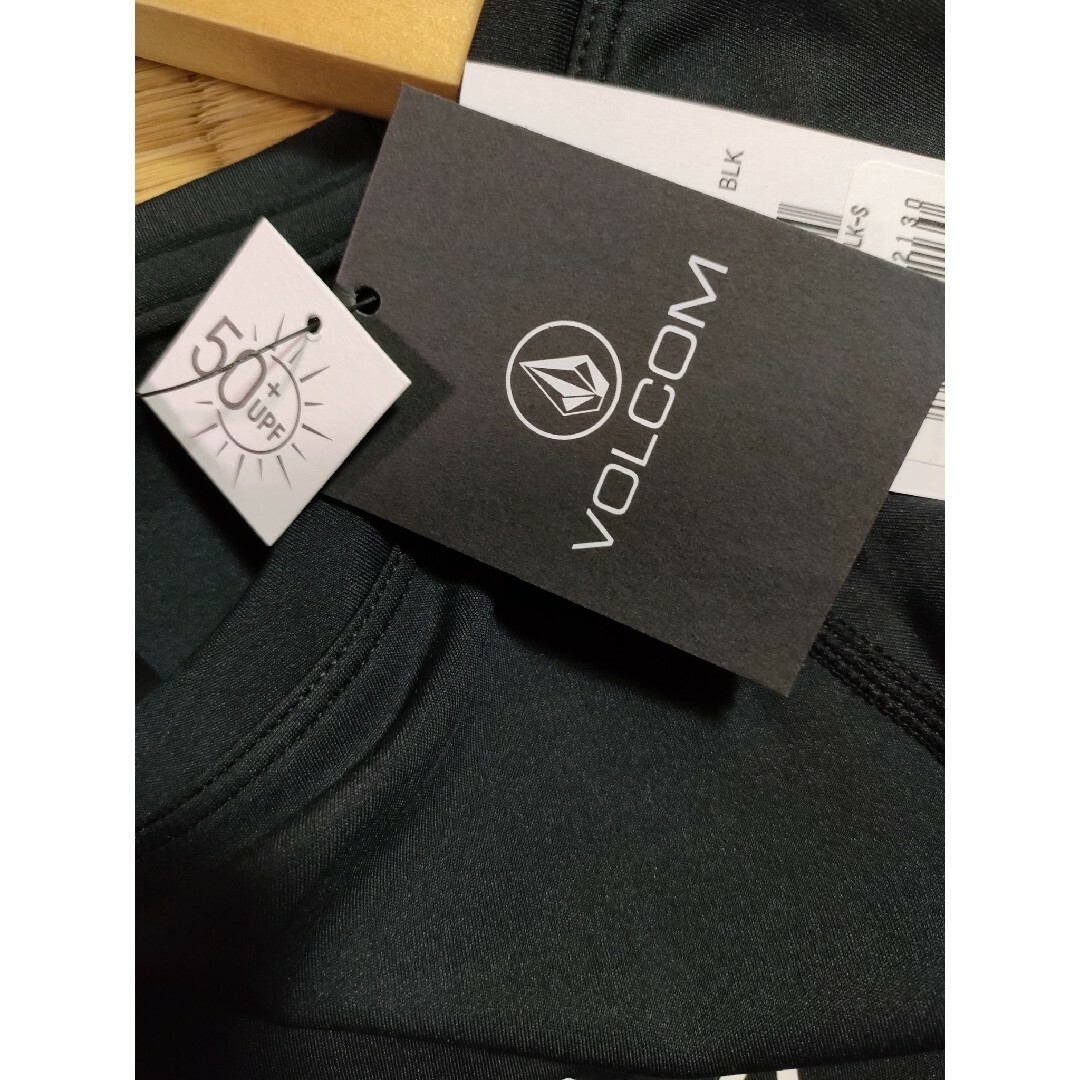 volcom(ボルコム)の新品 ボルコム ラッシュガード レディース Sサイズ 日本Mサイズ相当 レディースの水着/浴衣(水着)の商品写真