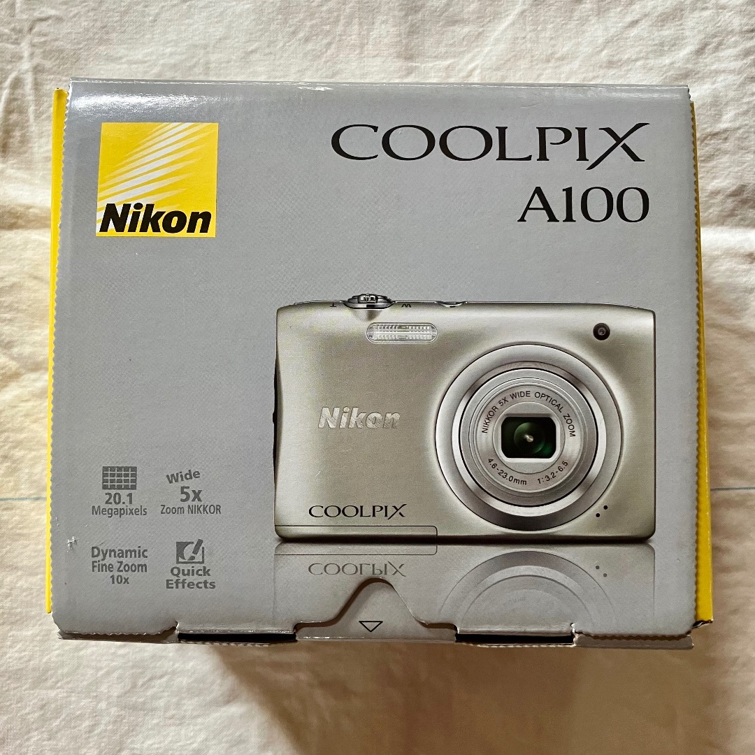 ほぼ新品　Nikon デジタルカメラ COOLPIX A100 光学5倍 200