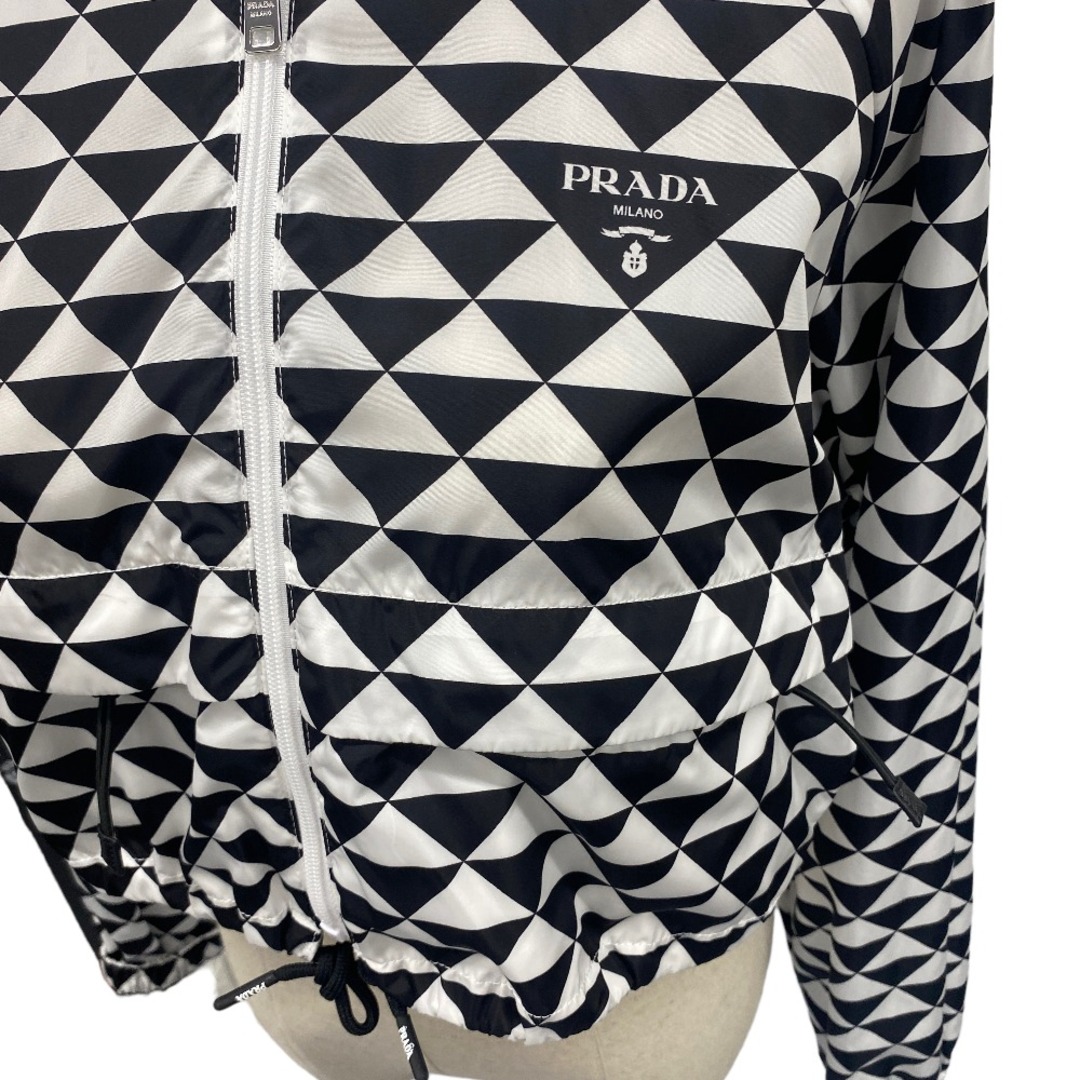 PRADA(プラダ)の[USED/中古]その他アウター 	PRADA ジャケット・ブルゾン ブラック×ホワイト 36 ナイロン 中古 tdc-001728-4d- レディースのジャケット/アウター(その他)の商品写真