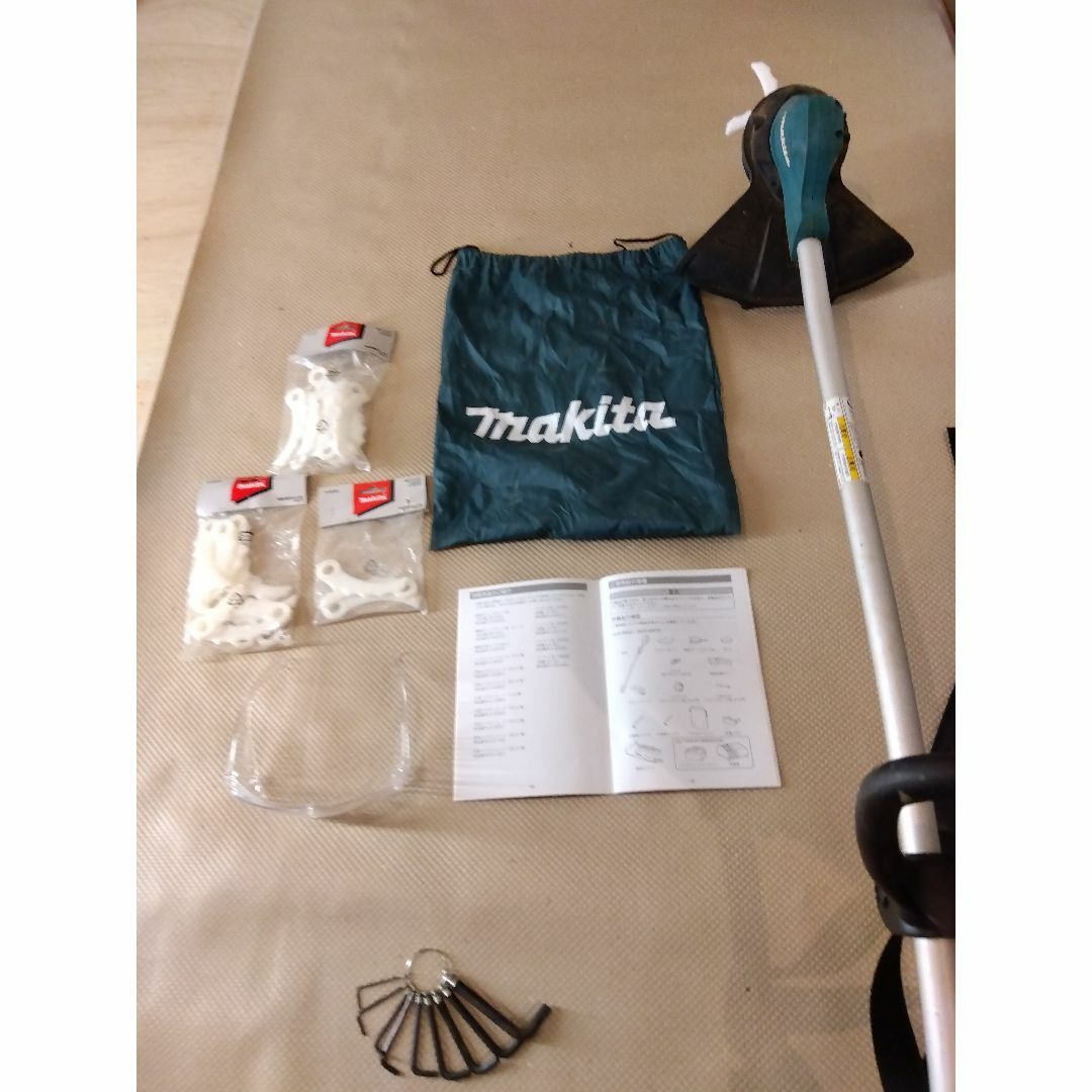 Makita マキタ 充電式草刈機18V 刈込幅230mm樹脂刃3枚式 バッテリ充電器なしの通販 by ミドリガエル｜マキタならラクマ