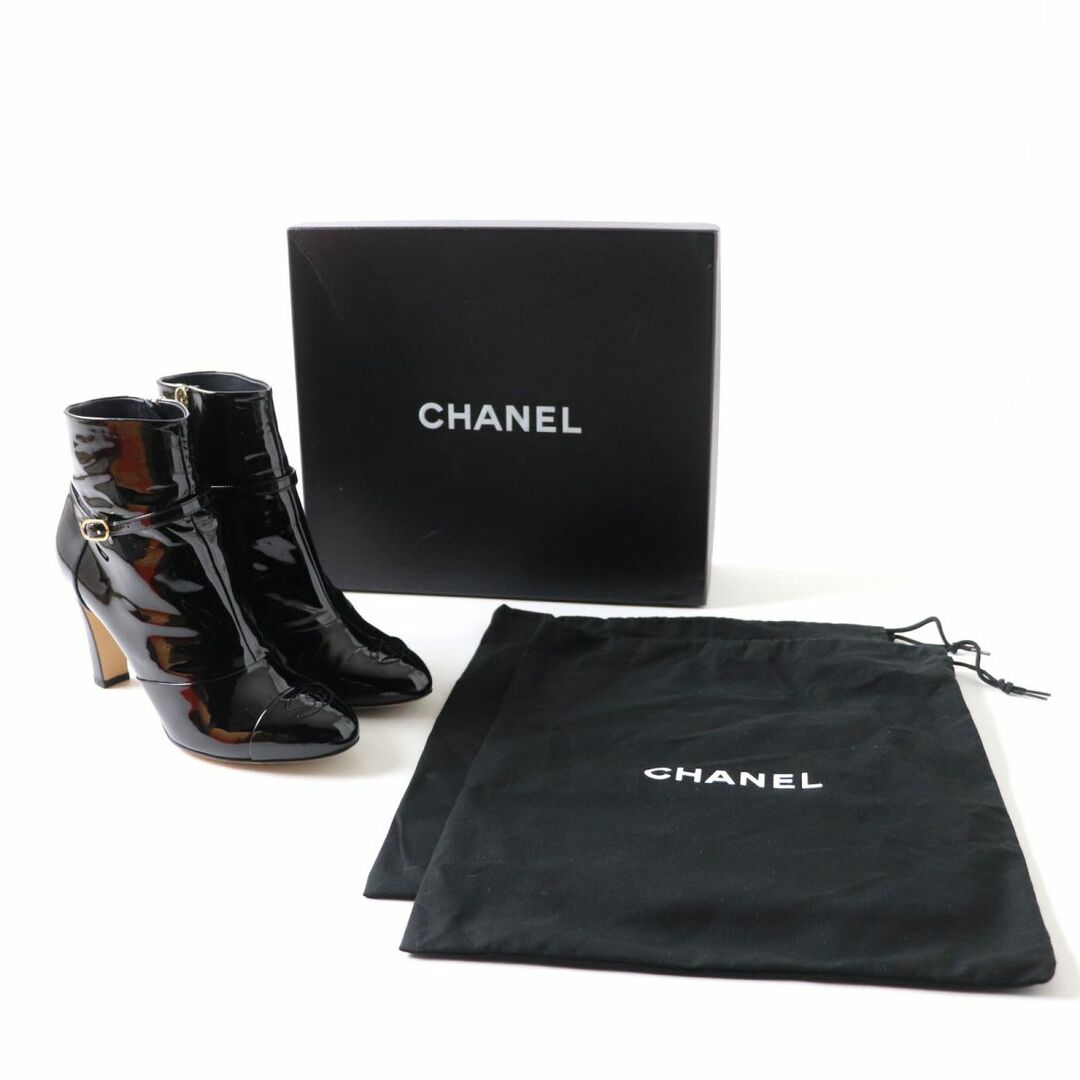 CHANEL(シャネル)の美品◎伊製 CHANEL シャネル 16C G31562 レディース ココマーク パテントカーフスキン ショートブーツ／アンクルブーツ 黒 40C 箱・袋付き レディースの靴/シューズ(ブーツ)の商品写真