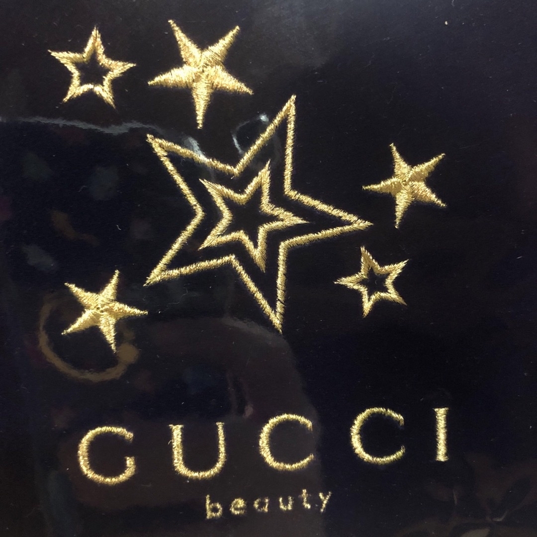 Gucci(グッチ)のGUCCI beauty  グッチ　ベルベット　刺繍　巾着　ポーチ　ノベルティ レディースのファッション小物(ポーチ)の商品写真
