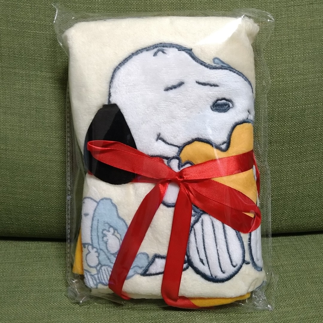 SNOOPY(スヌーピー)のSNOOPY  スヌーピー  ブランケット　イエロー エンタメ/ホビーのおもちゃ/ぬいぐるみ(キャラクターグッズ)の商品写真