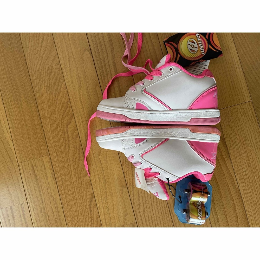 HEELYS(ヒーリーズ)のHEELYS ローラーシューズ  23cm キッズ/ベビー/マタニティのキッズ靴/シューズ(15cm~)(ローラーシューズ)の商品写真