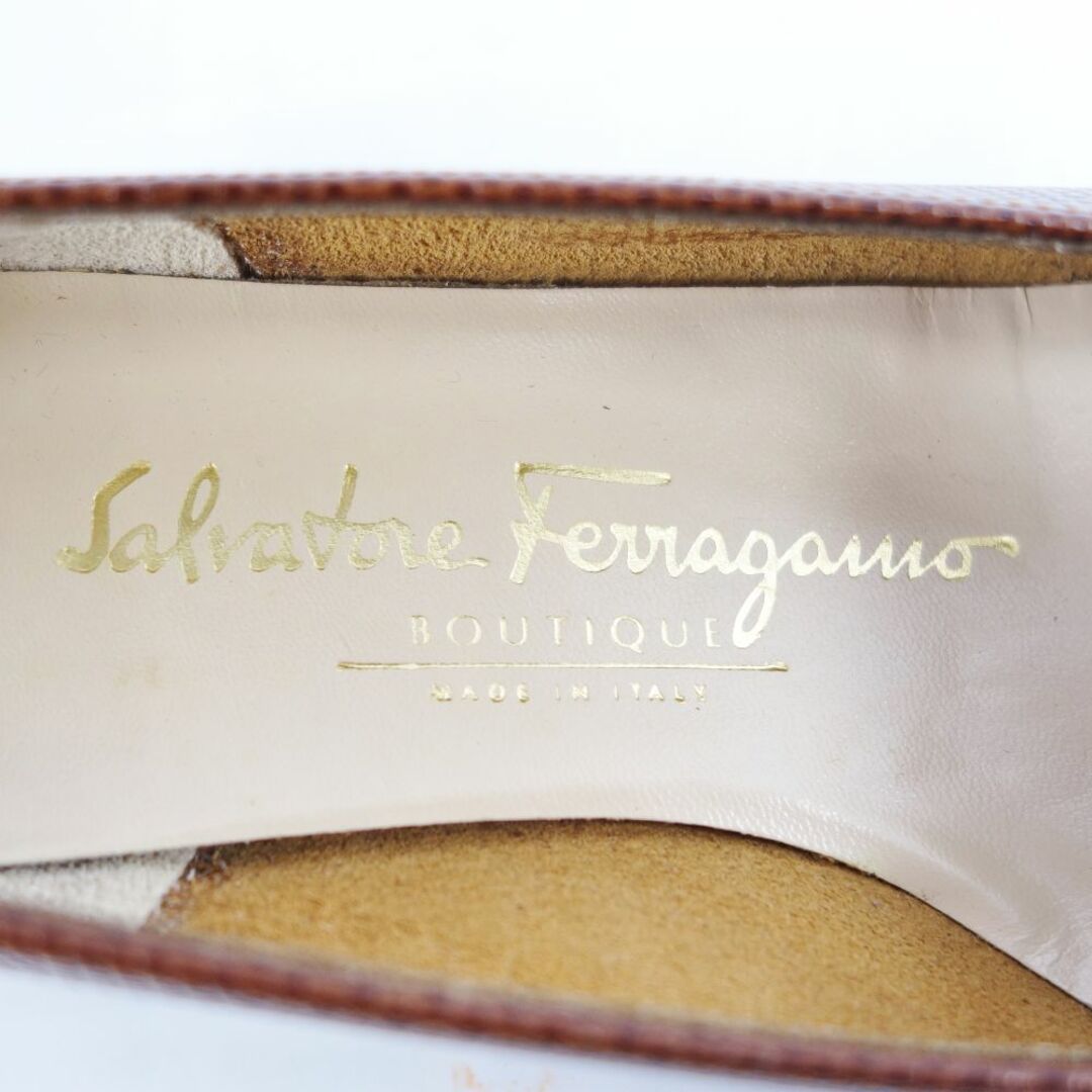 Salvatore Ferragamo(サルヴァトーレフェラガモ)の未使用 サルヴァトーレ フェラガモ Salvatore Ferragamo パンプス ヴァラ リザード型押し ヒール シューズ 靴 レディース 5C(22.5cm相当) ブラウン レディースの靴/シューズ(ハイヒール/パンプス)の商品写真