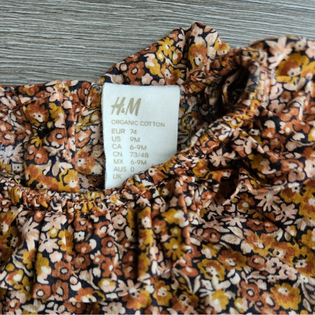 H&M(エイチアンドエム)のH&M 花柄　ブラウス　9M キッズ/ベビー/マタニティのベビー服(~85cm)(シャツ/カットソー)の商品写真