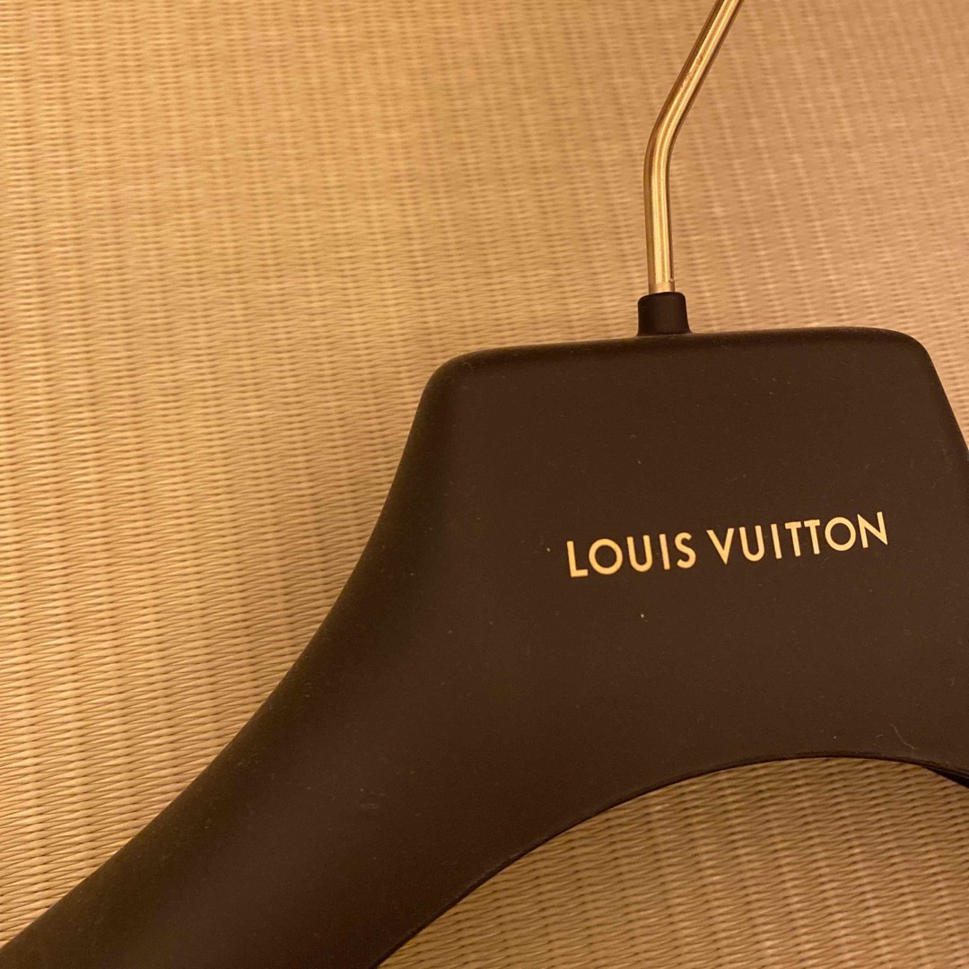 LOUIS VUITTON(ルイヴィトン)のルイヴィトンハンガー5点セット メンズのスーツ(セットアップ)の商品写真