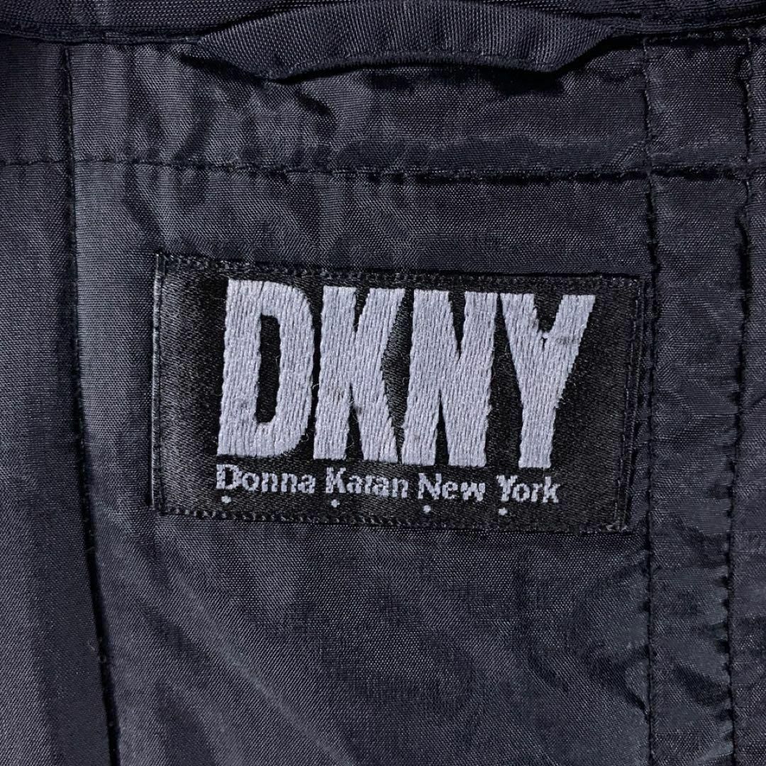 DKNY(ダナキャランニューヨーク)の古着 DKNY ミリタリー 中綿 ナイロン ジャケット コート ブラック y2k メンズのジャケット/アウター(ミリタリージャケット)の商品写真