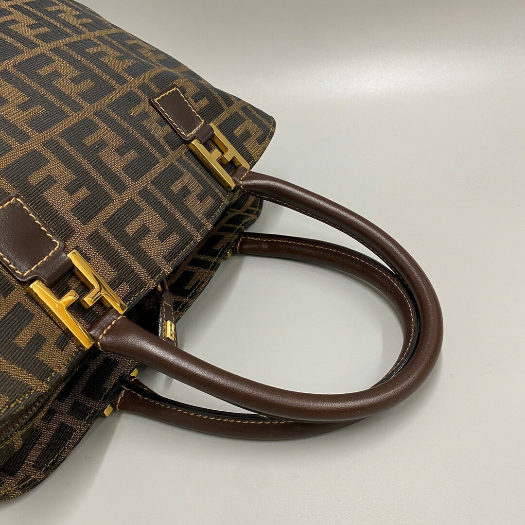 FENDI - 美品 保存袋付き FENDI フェンディ ズッカ 柄 レザー 本革