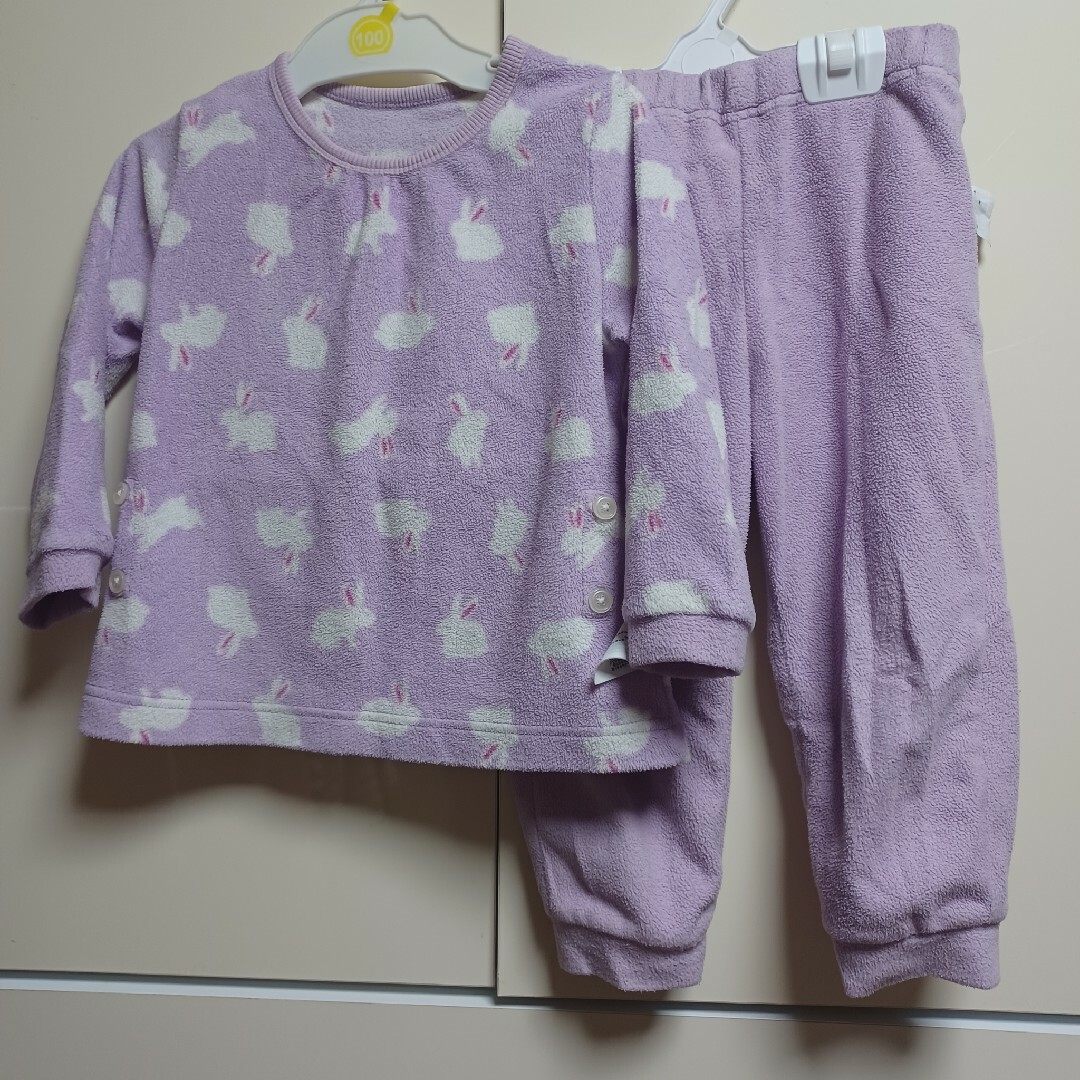 UNIQLO(ユニクロ)のユニクロ フリースパジャマ 90cm キッズ/ベビー/マタニティのキッズ服女の子用(90cm~)(パジャマ)の商品写真