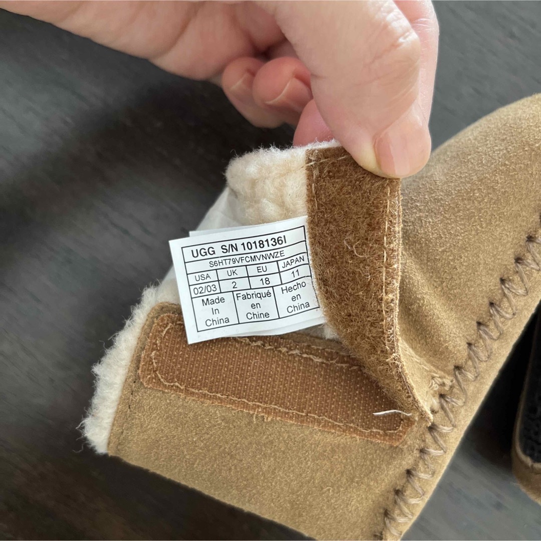 UGG(アグ)の【未使用タグ付き】11cm UGGベビーブーツ キッズ/ベビー/マタニティのベビー靴/シューズ(~14cm)(ブーツ)の商品写真