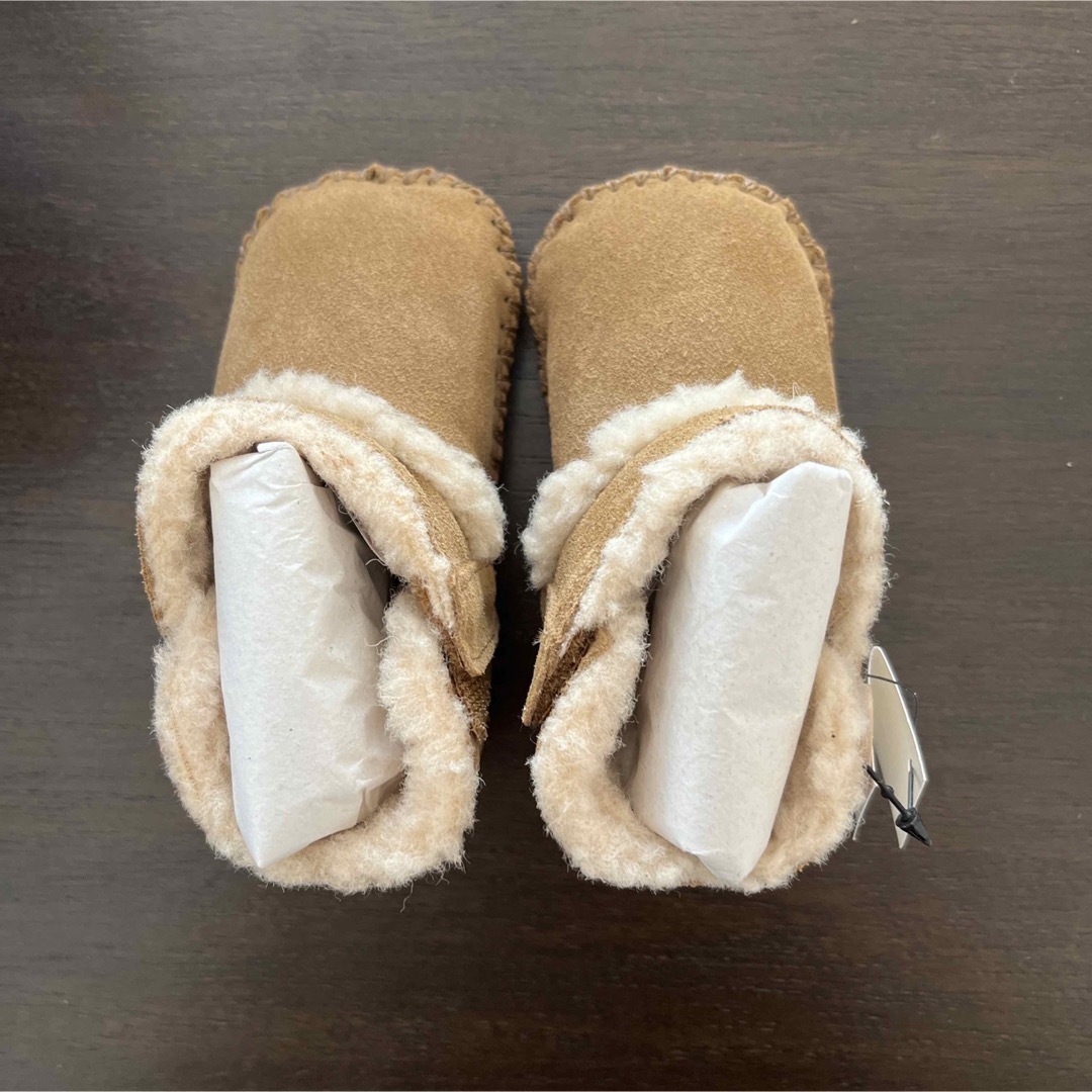 UGG(アグ)の【未使用タグ付き】11cm UGGベビーブーツ キッズ/ベビー/マタニティのベビー靴/シューズ(~14cm)(ブーツ)の商品写真