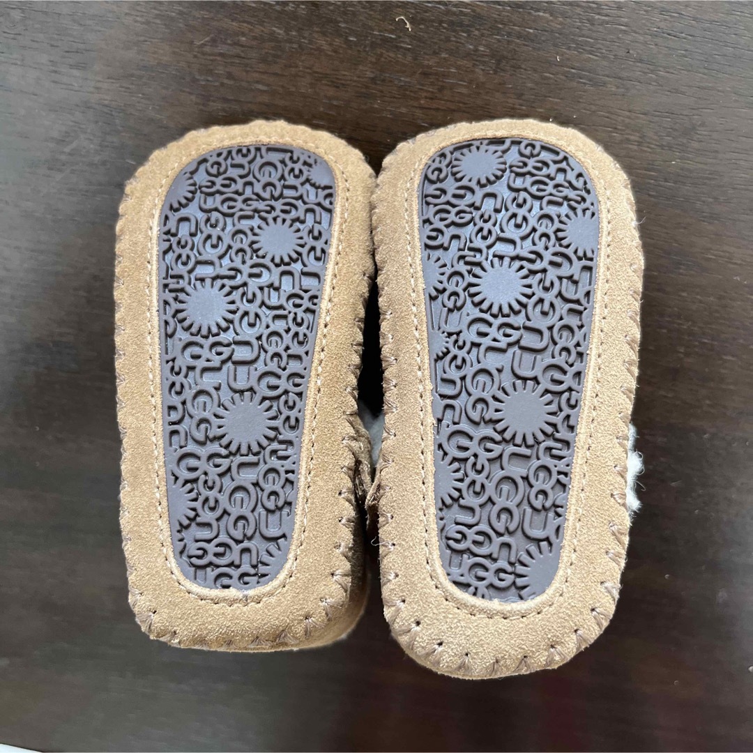 UGG(アグ)の【未使用タグ付き】11cm UGGベビーブーツ キッズ/ベビー/マタニティのベビー靴/シューズ(~14cm)(ブーツ)の商品写真