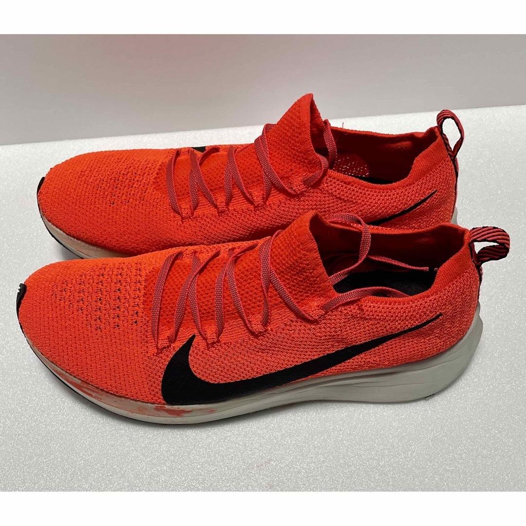 NIKE(ナイキ)の【美品】NIKE ナイキ zoomfly ズームフライニット オレンジ 28 スポーツ/アウトドアのランニング(シューズ)の商品写真